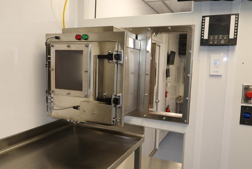 Germfree mobile cGMP BSL-2+ facility Pass-through box