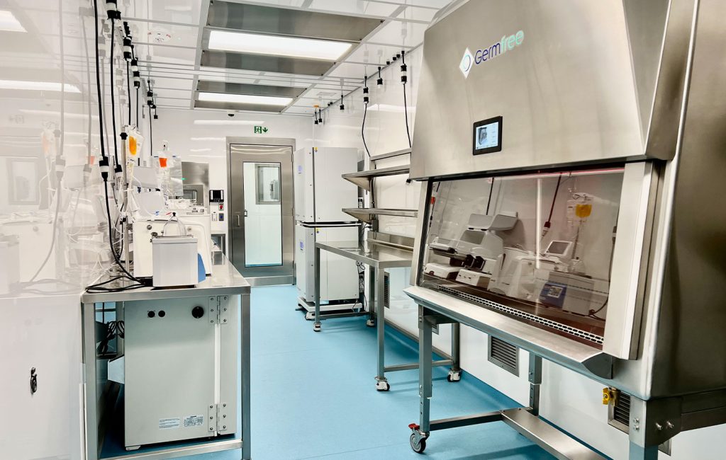 Advanced-Therapy-mobile-cleanroom-interior