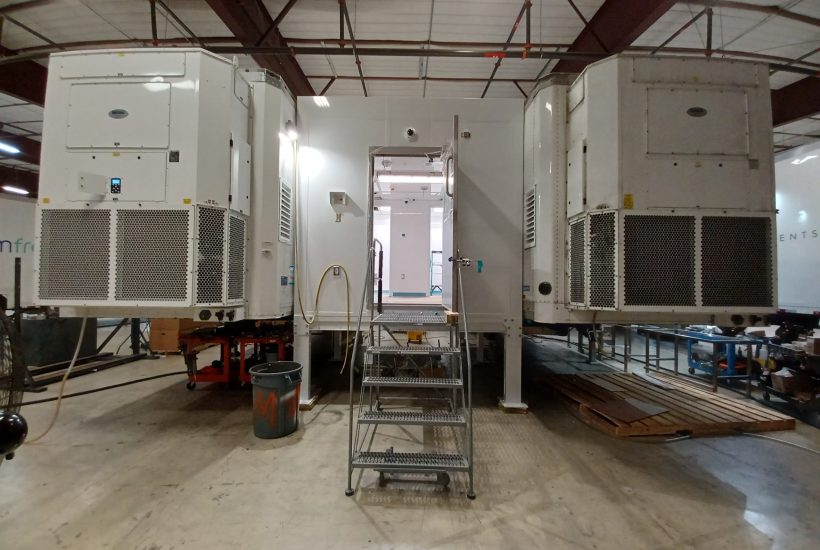 Interconnecting vestibule and trailer exteriors. Interconnecting vestibule.